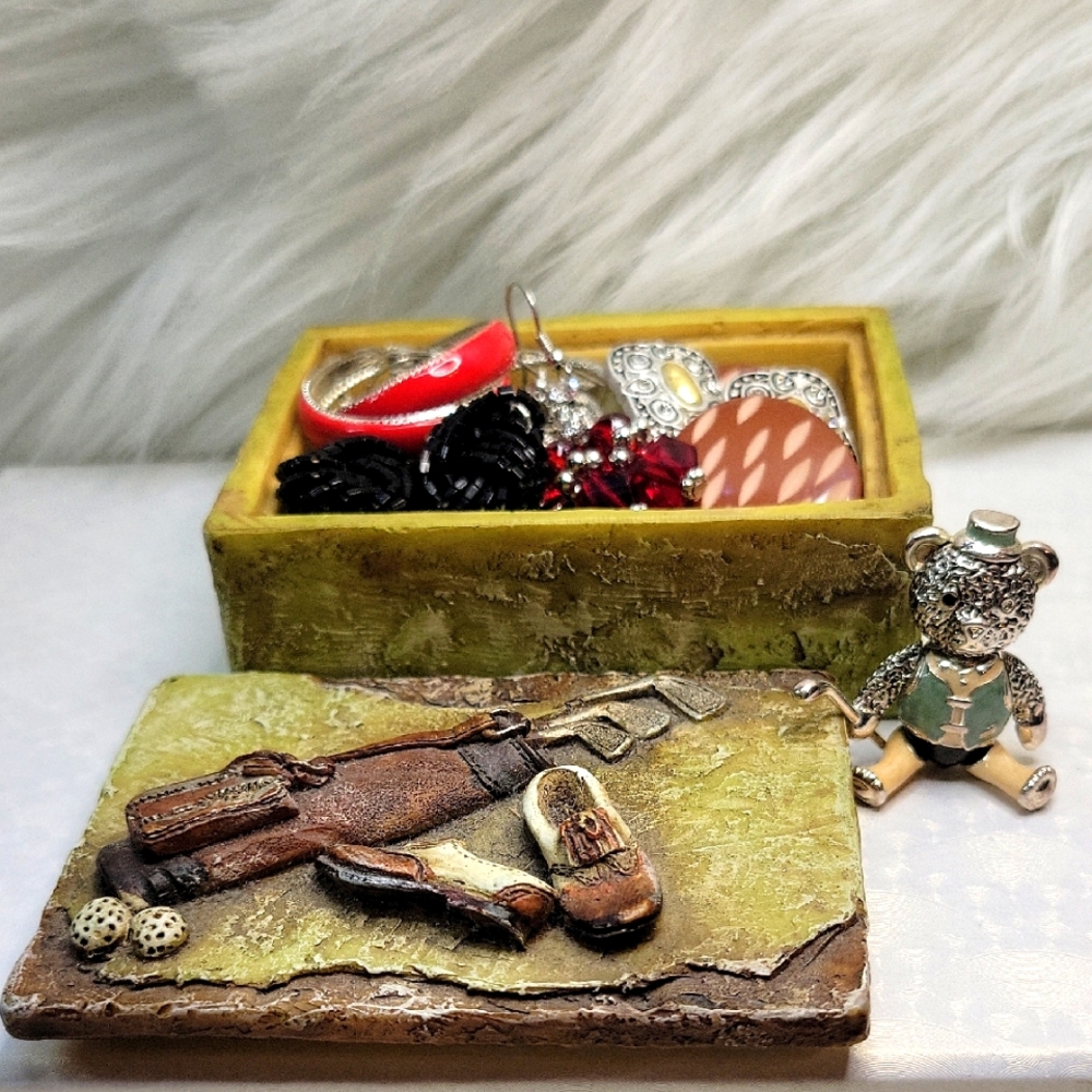 💕Vintage Golf Trinket Box With Vintage Golfing Bear & Earrings